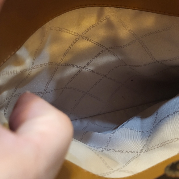 🎉🎉SOLD OUTSIDE OF POSHMARK 🎉🎉Michael Kors Handbag - Picture 9 of 9